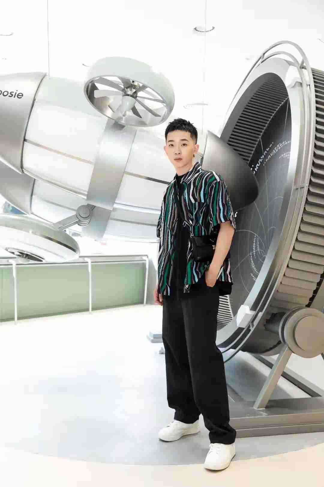 http://img.ewang.com/4db7f2deb8bbccbd233c.jpg?x-oss-process=style/fangtu